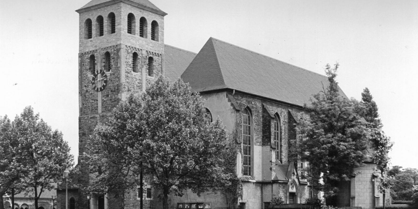 PM_09.02.2023_Mueller Abbildung: Abtei-Kirche in Hamborn um 1956 (Quelle: Stadtarchiv Duisburg).