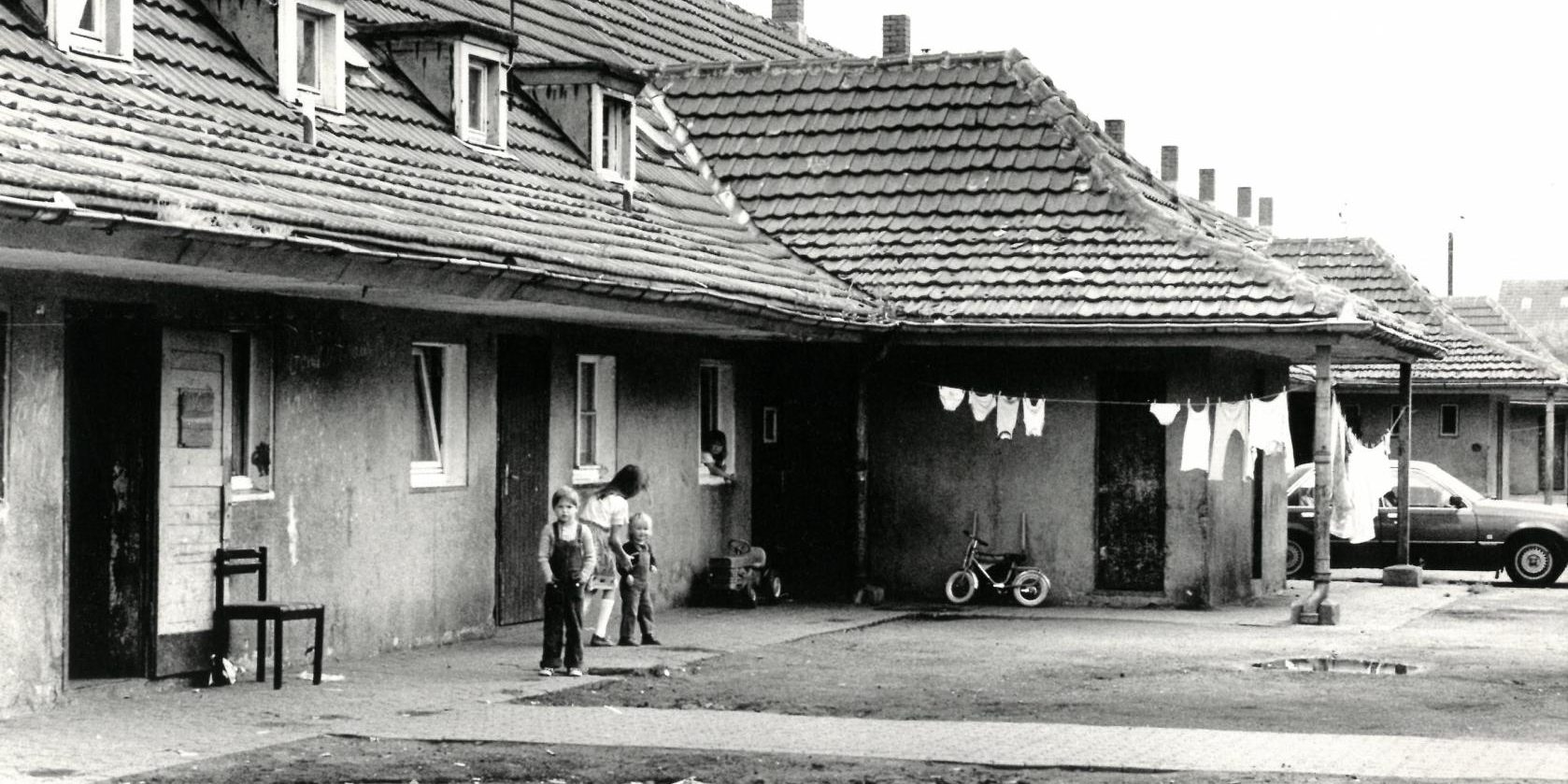 Die Obdachlosenunterkunft am Gleisdreieck in Neumühl 1980 Die Obdachlosenunterkunft am Gleisdreieck in Neumühl 1980
